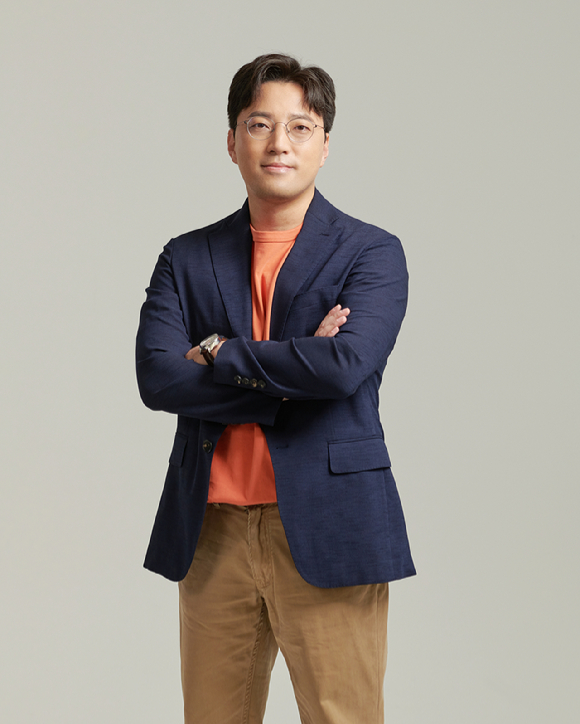 민진기 감독이 ENA '살롱 드 홈즈' 종영 인터뷰를 진행했다. [사진=ENA ]