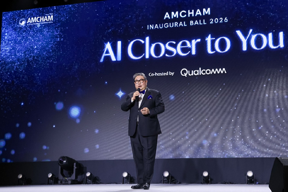 권오형 퀄컴 APAC 대표 겸 암참 이사회 부회장이 암참과 공동 주최한 2026 암참 이사진 취임식에서 차세대 기술 분야 리더십과 협력 방향을 발표하고 있다. [사진=퀄컴]