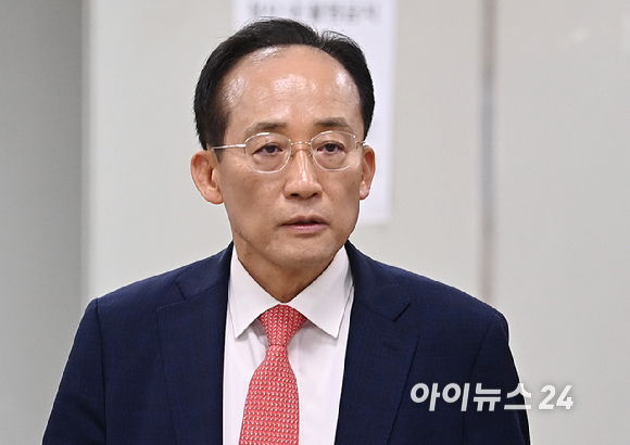 내란중요임무종사 혐의를 받는 추경호 전 국민의힘 원내대표가 29일 서울 서초구 서울중앙지법에서 열린 3차 공판에 출석하고 있다. [사진=곽영래 기자]