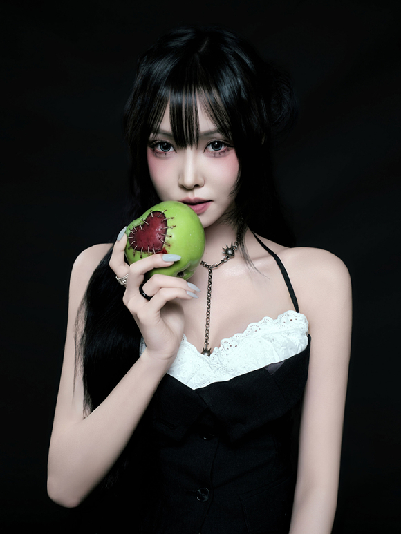 유주 콘셉트 포토 [사진=앳에어리어]