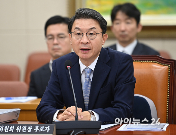 이억원 금융위원장 후보자가 2일 서울 여의도 국회 정무위원회에서 열린 인사청문회에서 질의에 답변하고 있다. [사진=곽영래 기자]