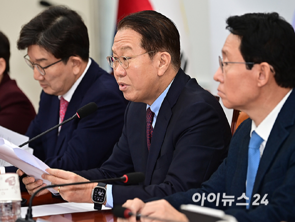 권영세 국민의힘 비상대책위원장이 17일 오전 서울 여의도 국회에서 열린 비상대책위원회의에서 발언하고 있다. [사진=곽영래 기자]