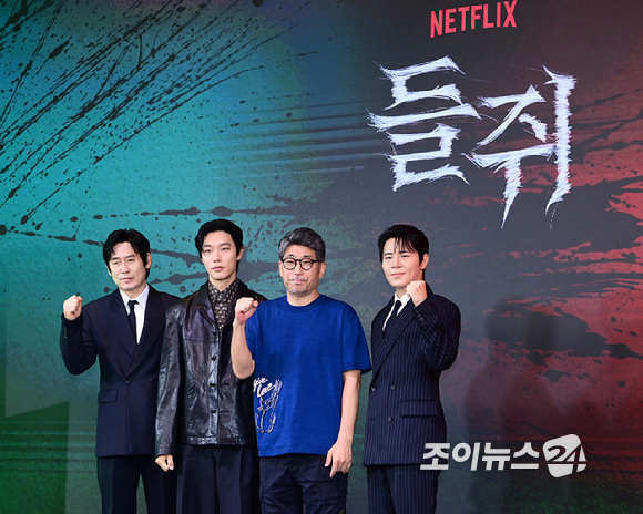배우 설경구-류준열-김홍선 감독-배우 이규형이 20일 오전 서울 마포구 호텔 나루 서울 엠갤러리에서 열린 넷플릭스 시리즈 '들쥐' 제작발표회에 참석하고 있다. [사진=정소희 기자]