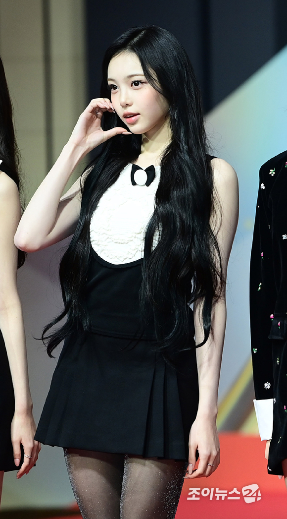 그룹 하츠투하츠(Hearts2Hearts) 이안이 25일 오후 인천광역시 중구 운서동 인스파이어 아레나에서 열린 '2025 SBS 가요대전' 레드카펫 행사에 참석하고 있다. [사진=정소희 기자]