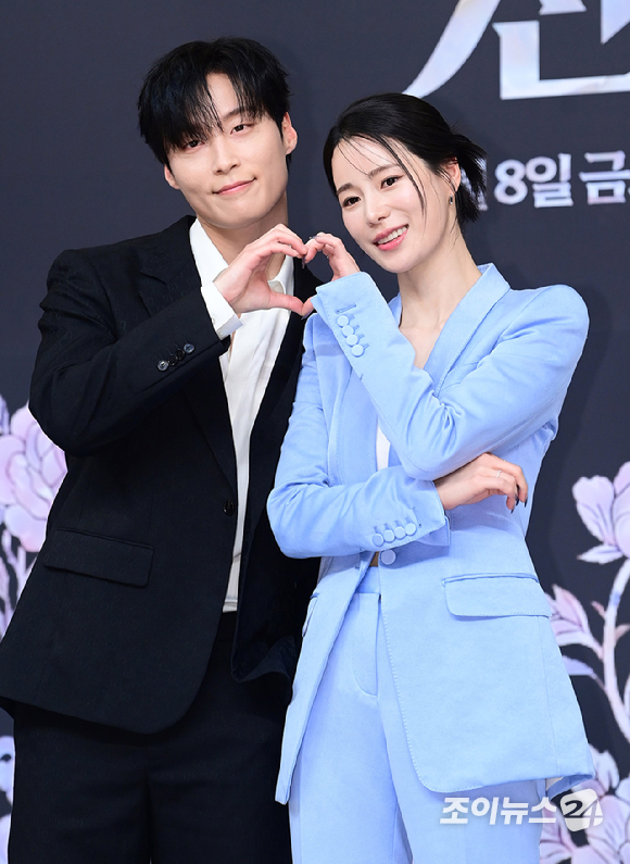 배우 허남준과 임지연이 7일 오후 서울 양천구 목동 SBS사옥에서 열린 SBS 새 금토드라마 '멋진 신세계' 제작발표회에 참석하고 있다. [사진=정소희 기자]