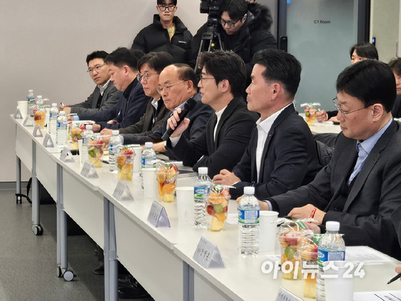 여한구 통상교섭본부장이 9일 한국화학산업협회에서 진행된 '석유화학 업계 통상 현안 간담회'에 참석해 발언하고 있다. [사진=최란 기자]