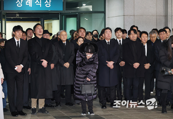 27일 오전 서울 송파구 서울아산병원 장례식장에서 배우 故 이순재의 발인식이 엄수되고 있다. [사진=곽영래 기자]