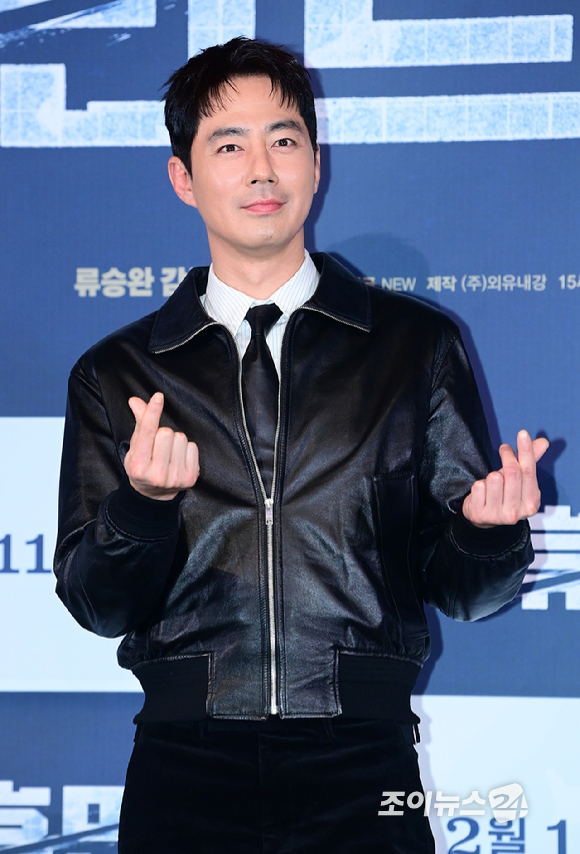 배우 조인성이 4일 오후 서울 CGV 용산아이파크몰에서 열린 영화 '휴민트'(감독 류승완) 언론시사회에 참석하고 있다. [사진=정소희 기자]