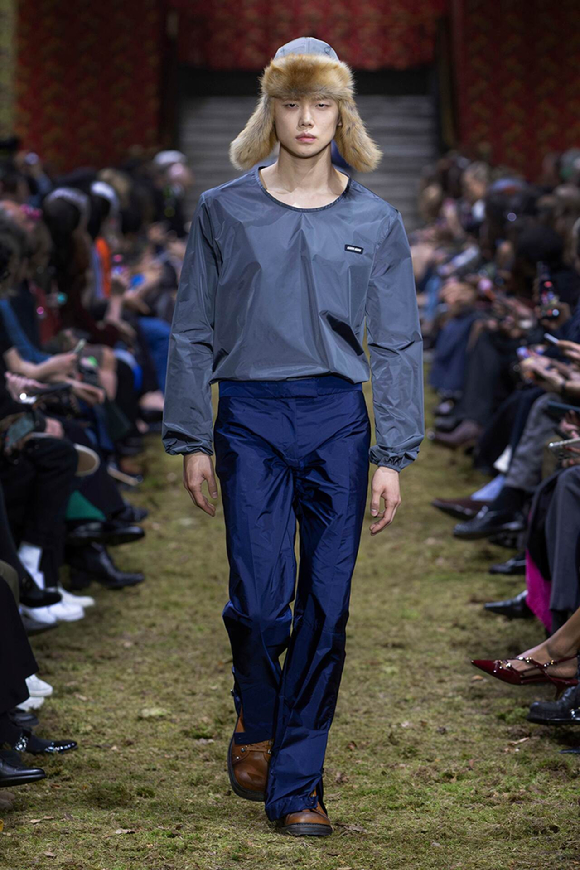 투모로우바이투게더 연준 런웨이 이미지 [사진=미우미우]