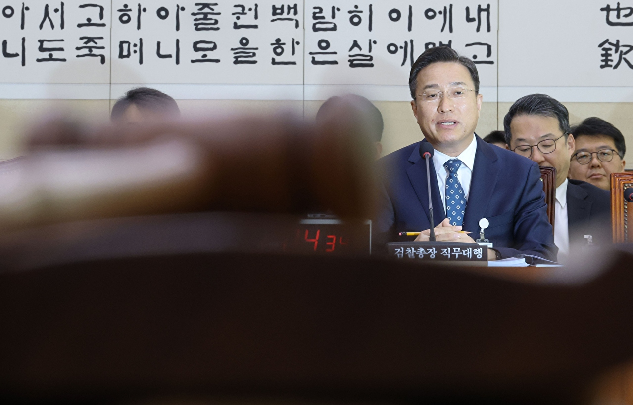 이정현 검찰총장 직무대행이 22일 국회 법제사법위원회에서 열린 공소청(구 대검찰청)에 대한 국정감사에 출석해 업무보고를 하고 있다. 2026.10.22 [사진=연합뉴스]