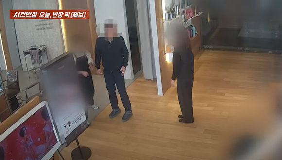 지난 10일 JTBC '사건반장'에서는 20대 여성 헤어디자이너를 지속적으로 따라다닌 70대 남성 B씨의 이야기가 소개됐다. 사진은 방송화면. [사진=JTBC]