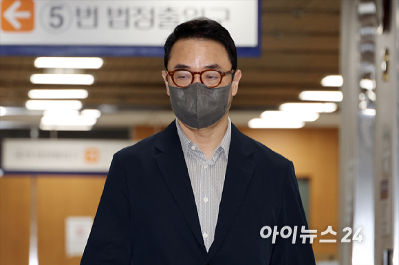 김건희 씨의 오빠 김진우 씨가 11일 오전 서울 서초구 서울중앙지방법원에서 열린 '경기 양평 공흥지구 개발 특혜 의혹' 속행 공판에 출석하고 있다. [사진=사진공동취재단]