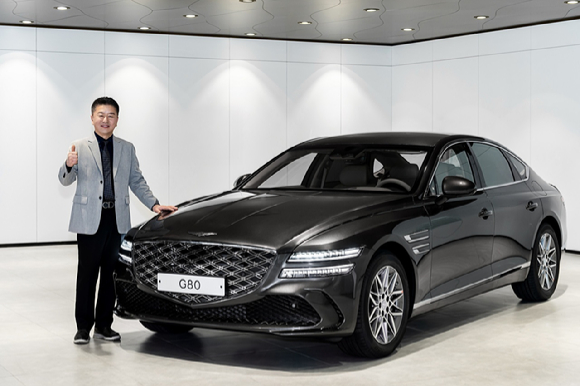 현대자동차 대전지점 김기양 영업이사(만 57세)가 지난해 382대를 팔아 5년 연속 승용 판매 1위에 올랐다. [사진=현대자동차]