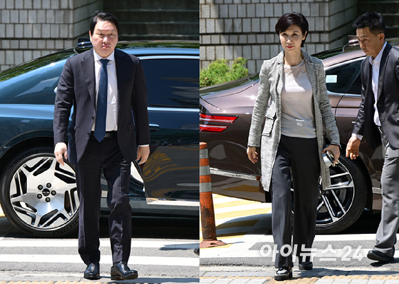 최태원 SK그룹 회장과 노소영 아트센터 나비 관장이 15일 서울 서초구 서울고등법원에서 열린 재산분할 파기환송심 2차 조정 기일에 출석하고 있다. [사진=사진공동취재단 ]