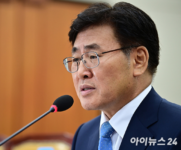 유상임 과학기술정보통신부 장관 후보자가 8일 오전 서울 여의도 국회 과학기술정보방송통신위원회에서 열린 인사청문회에서 질의에 답변하고 있다. [사진=곽영래 기자]