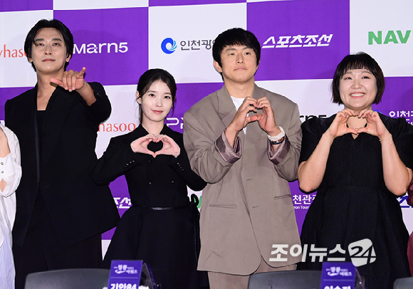방송인 기안84가 7일 서울 용산구 CGV 아이파크몰에서 진행된 '제5회 청룡 시리즈 어워즈' 핸드프린팅 행사에 참석하고 있다. [사진=정소희 기자]