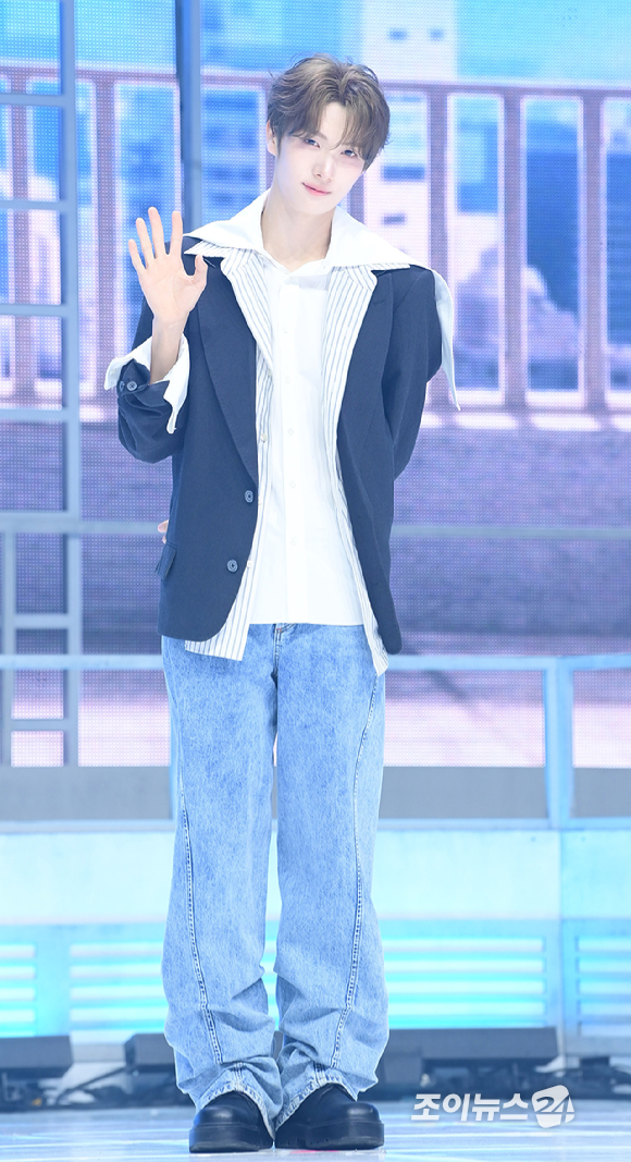 그룹 투어스 영재가 27일 오후 서울 광진구 광장동 예스24라이브홀에서 열린 투어스(TWS) 미니 5집 'NO TRAGEDY' 발매 기념 쇼케이스에서 참석하고 있다. [사진=정소희 기자]