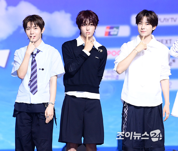 그룹 엔시티 위시(NCT WISH)가 9일 오후 경기도 일산 킨텍스에서 열린 2026 SBS 가요대전 Summer 블루카펫 행사에 참석하고 있다. [사진=정소희 기자]