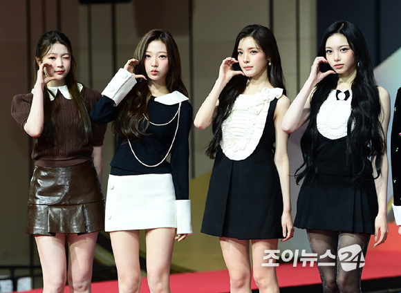 그룹 하츠투하츠(Hearts2Hearts)가 25일 오후 인천광역시 중구 운서동 인스파이어 아레나에서 열린 '2025 SBS 가요대전' 레드카펫 행사에 참석하고 있다. [사진=정소희 기자]