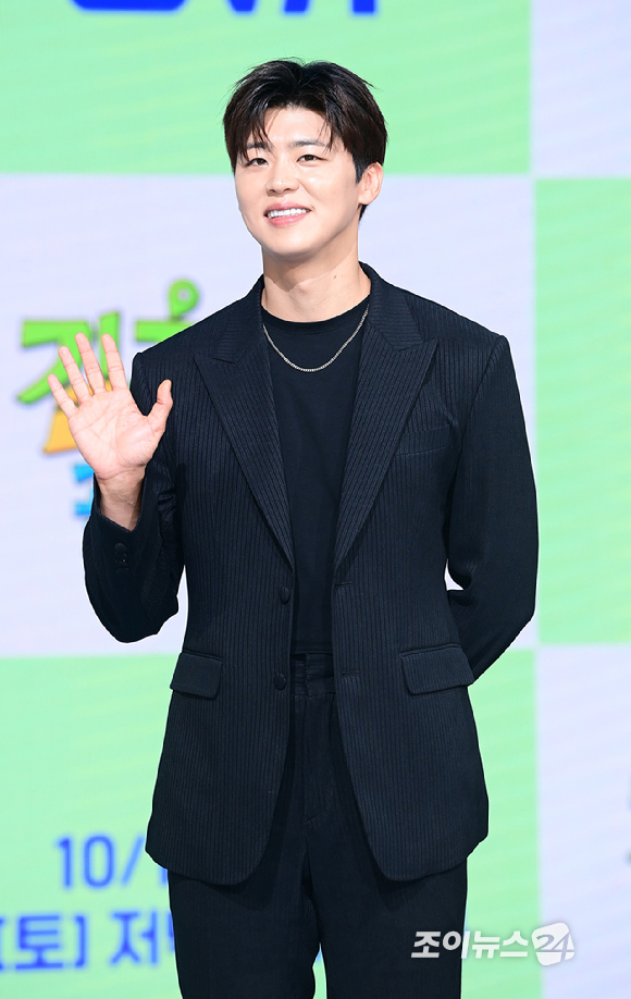 가수 박지현이 16일 오전 서울 마포구 쇼킹케이팝센터에서 열린 ENA 예능 프로그램 '길치라도 괜찮아' 제작발표회에 참석하고 있다. [사진=정소희 기자]