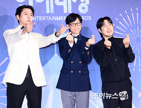 '놀면뭐하니' 주우재-유재석-하하가 29일 오후 서울 마포구 MBC 사옥에서 열린 '2025 MBC 방송연예대상' 포토월 행사에 참석하고 있다. [사진=정소희 기자]