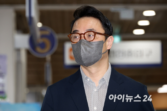 김건희 씨의 오빠 김진우 씨가 11일 오전 서울 서초구 서울중앙지방법원에서 열린 '경기 양평 공흥지구 개발 특혜 의혹' 속행 공판에 출석하고 있다. [사진=사진공동취재단]