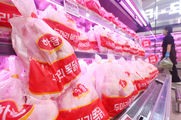 마트에서 하림 닭이 판매되고 있다. [사진=연합뉴스]
