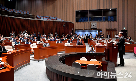 윤재옥 원내대표가 16일 국회에서 열린 국민의힘 의원총회에서 발언하고 있다. [사진=곽영래 기자]