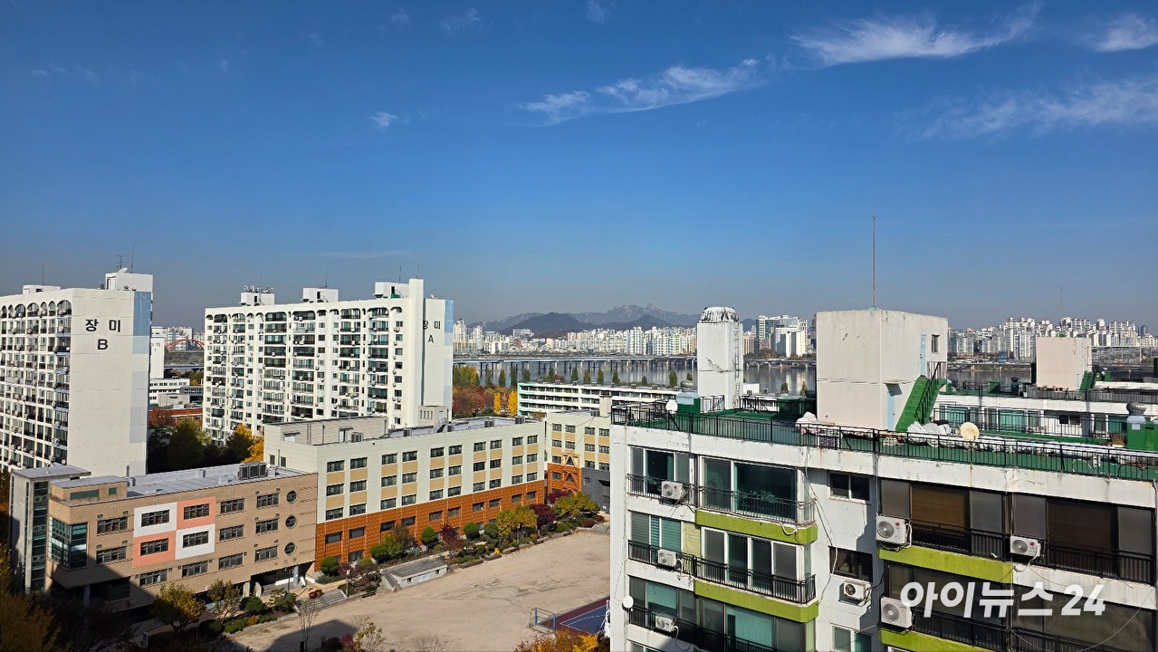 서울 영등포구 여의도동 61-2 한국토지주택공사(LH) 유휴부지 전경. LH는 이곳에 공공임대주택 약 300가구를 공급하려다 사업을 중단한 뒤 4024억원대 매각을 추진했지만 매수자를 찾지 못했다. [사진=LH]