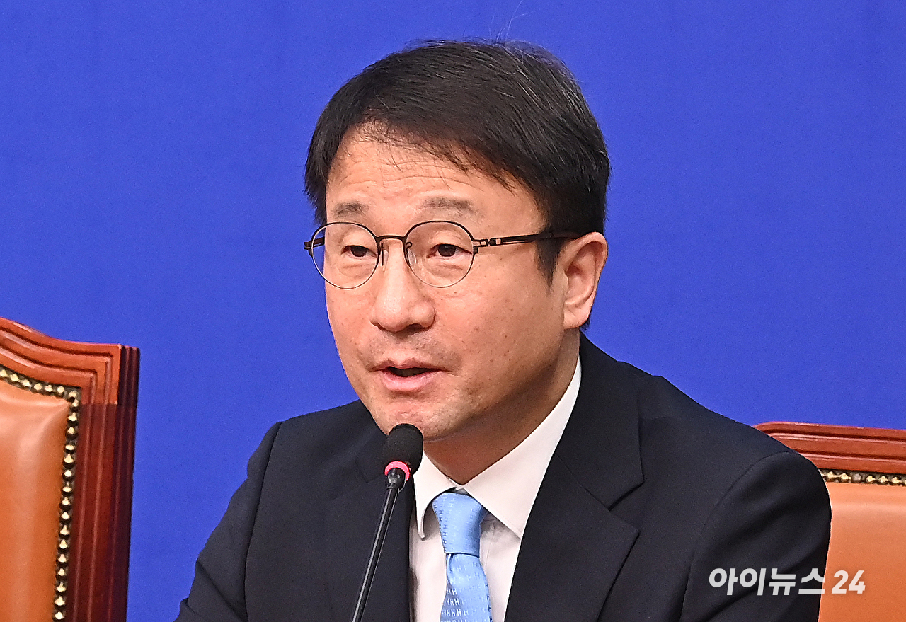 한병도 더불어민주당 원내대표가 23일 서울 여의도 국회에서 열린 최고위원회의에서 발언하고 있다. [사진=곽영래 기자]