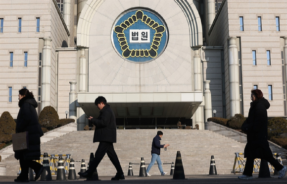 이진수 법무부 장관 직무대행이 8일 국회 법제사법위원회에서 열린 법무부, 대한법률구조공단 등에 대한 국정감사에서 법사위원 질의에 답하고 있다. 2026.10.8 [사진=연합뉴스]