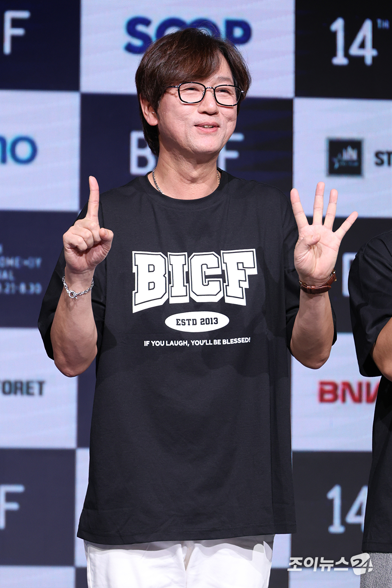 조윤호 프로그래머, 최대웅 부집행위원장, 김준호 집행위원장, 조광식부집행위원장이 24일 오후 서울 마포구 상암동 쇼킹케이팝센터에서 열린 '제14회 부산국제코미디페스티벌(BICF)' 기자회견에 참석해 포즈를 취하고 있다. [사진=문수지 기자]
