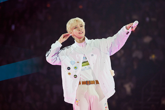 NCT 도영이 인천 인스파이어 아레나에서 열린 단독콘서트'2025 DOYOUNG ENCORE CONCERT [ Yours ]'에서 무대를 선보이고 있다. [사진=SM엔터테인먼트]