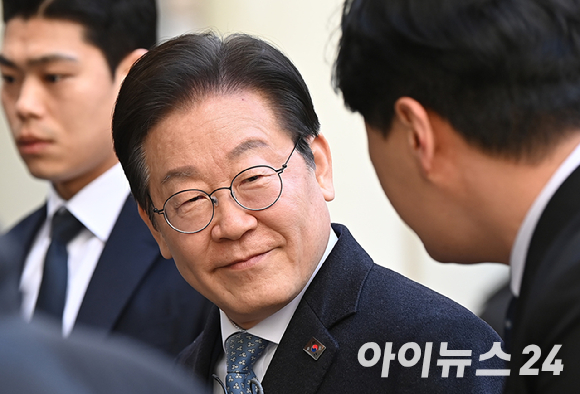 김 이사장이 이 대표가 공직선거법 위반 항소심에서 징역형을 받으면 대선 출마를 제한해야 한다고 주장했다. 사진은 김영삼 전 대통령의 차남 김현철 김영삼대통령기념재단 이사장. [사진=연합뉴스]