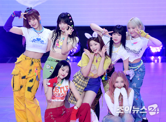 그룹 빌리(Billlie)가 18일 오후 서울 마포구 상암동 SBS프리즘타워 오디토리움에서 진행된 SBS M '더쇼' 생방송 현장에서 멋진 무대를 선보이고 있다. [사진=정소희 기자]