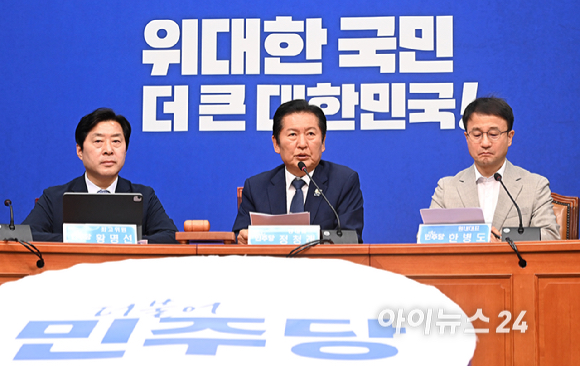 정청래 더불어민주당 대표가 10일 서울 여의도 국회에서 열린 최고위원회의에서 발언하고 있다. [사진=곽영래 기자]
