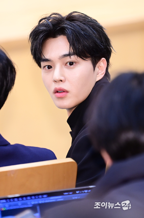 배우 송강이 24일 오후 서울 양천구 SBS에서 열린 SBS 새 금토드라마 '마이 데몬' 제작발표회에 참석하고 있다. [사진=정소희 기자]