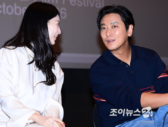 [포토] '재혼황후' 신민아X주지훈, 잉꼬부부 케미인데 이혼해요?