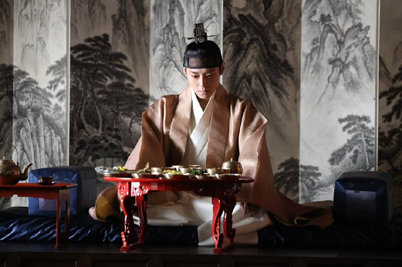 배우 박지훈이 영화 '왕과 사는 남자'에서 이홍위 역을 맡아 열연하고 있다. [사진=YY엔터테인먼트]