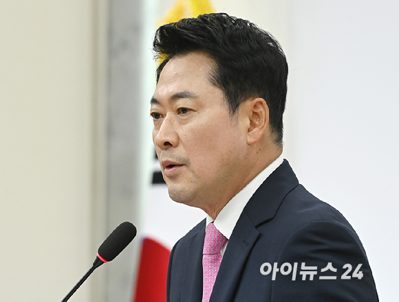 장동혁 국민의힘 당대표가 27일 서울 여의도 국회에서 중앙선관위 선거 소청 심리에 참석하기에 앞서 기자회견을 하고 있다. [사진=곽영래 기자]
