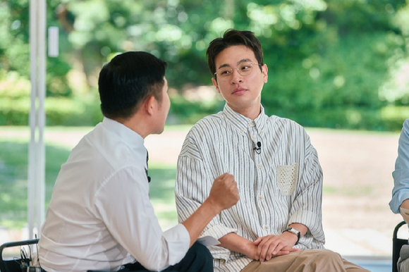 '유 퀴즈 온 더 블록'에 출판사 대표가 된 배우 박정민이 출연한다. [사진=tvN ]