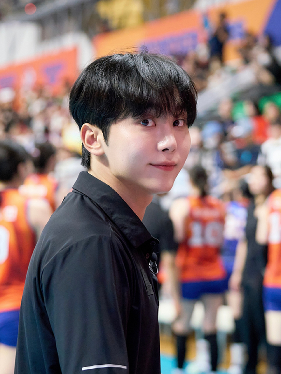 &apos;신인감독 김연경&apos; 세븐틴 승관 &quot;배구 팬, 김연경과 같은 프로그램 신기해&quot;