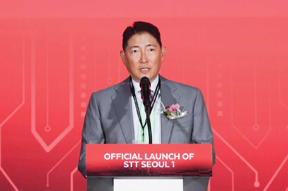 지난 16일 서울 금천구 가산동에서 열린 효성-STT GDC의 AI 데이터센터 &lsquo;STT Seoul 1&rsquo; 개관식에 조현준 효성 회장이 참석했다. 조 회장은 축사를 통해 &ldquo;데이터센터 사업을 효성의 새로운 성장동력으로 키워, 대한민국을 넘어 글로벌 AI 생태계의 패러다임을 바꾸어 나갈 것&rdquo;이라고 밝혔다. [사진=효성]