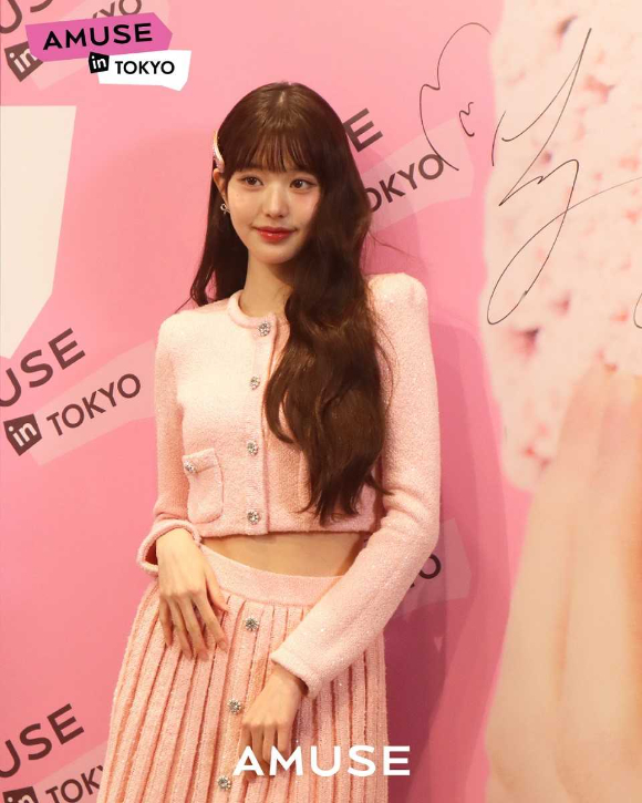 아이브 장원영이 일본 도쿄 시부야에서 진행된 어뮤즈 일본 팝업 행사에 참석했다. [사진=어뮤즈]