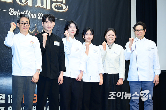 (왼쪽부터)이석원-노희영-이다희(MC)-권성준-미미가 30일 오후 서울 마포구 상암동 스탠포드호텔에서 열린 MBN K-베이커리 서바이벌 '천하제빵' 제작발표회에 참석하고 있다. [사진=정소희 기자]