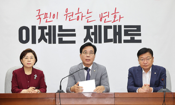 국민의힘 송언석 비상대책위원장 겸 원내대표가 15일 국회에서 열린 원내대책회의에서 발언하고 있다. [사진=연합뉴스]