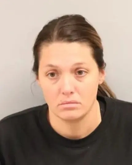 11세 제자를 4년간 성폭행하고, 그 과정에서 임신&middot;출산까지 한 미국의 초등학교 교사가 재판에 넘겨졌다. 사진은 로라 캐런. [사진=케이프 메이 카운티 교도]