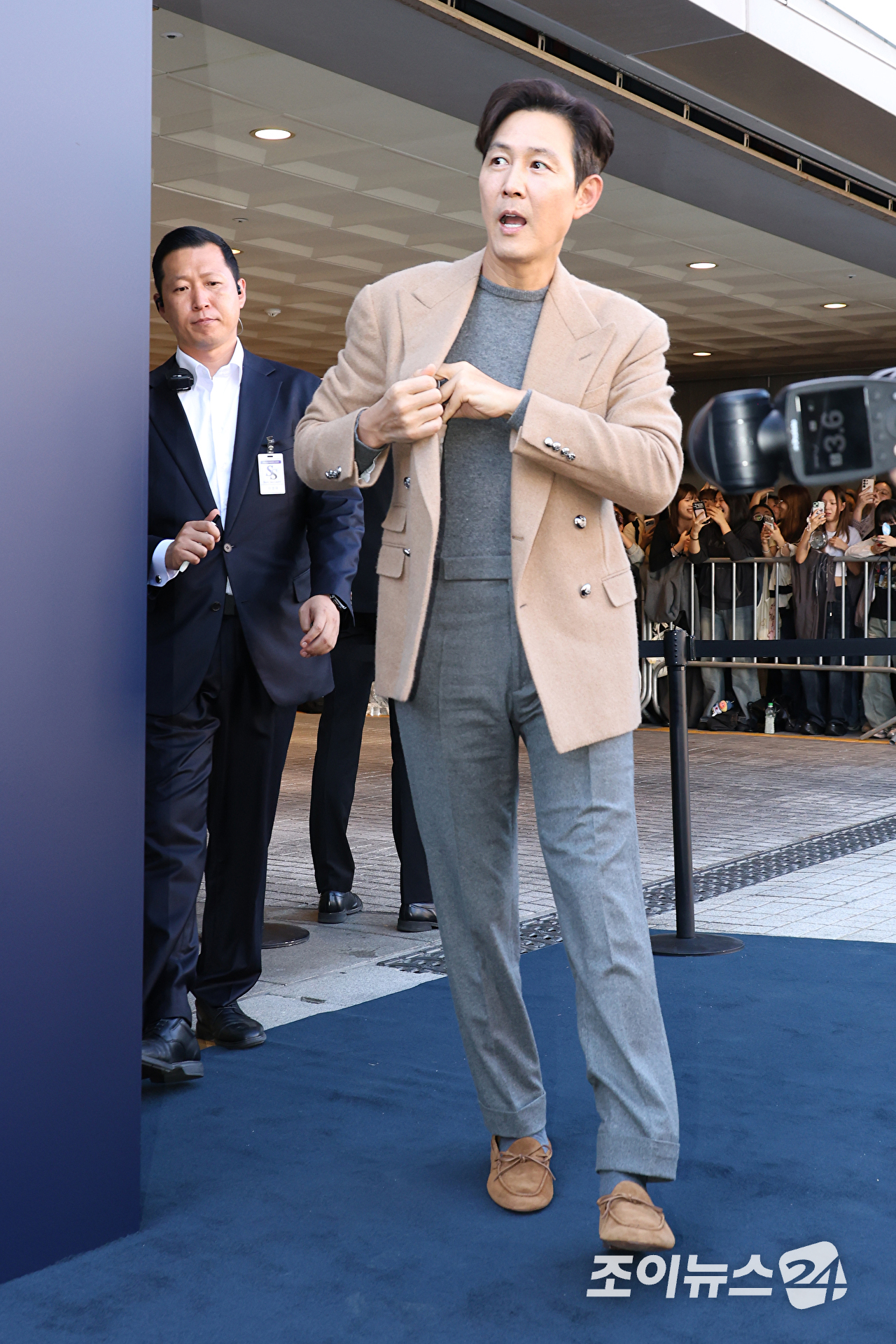 배우 이정재가 15일 오후 서울 종로구 석파정 서울미술관에서 진행된 패션 아이콘 랄프 로렌의 삶을 조명한 HBO 다큐멘터리 '베리 랄프' 스크리닝 이벤트에 참석해 포즈를 취하고 있다. [사진=문수지 기자]