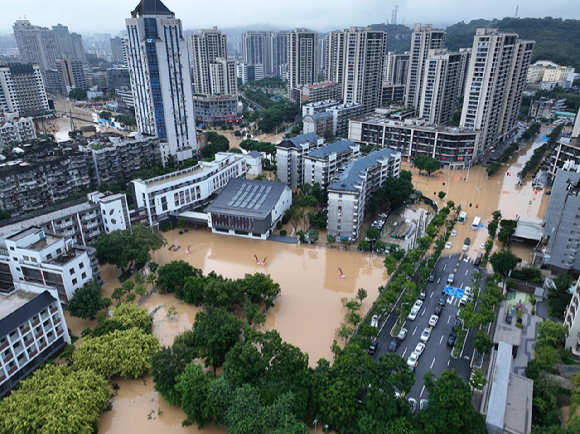 지난해 중국 남동부 푸젠성 푸저우 시내가 태풍 '하이쿠이'로 홍수가 발생해 도심이 잠겼다. [사진=뉴시스]