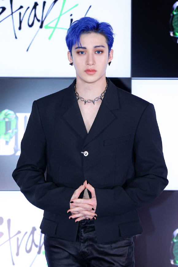 그룹 스트레이 키즈(Stray Kids) 방찬이 18일 온라인으로 진행된 새 미니 앨범 'ODDINARY' 발매 기념 기자간담회에 참석해 포즈를 취하고 있다. [사진=JYP엔터테인먼트]
